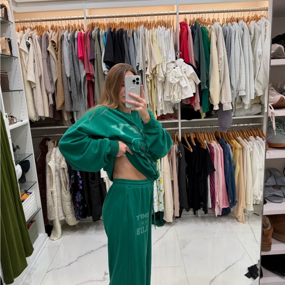 Graphic sweatpants and sweatshirt matching set in green - Picture 4 of 8